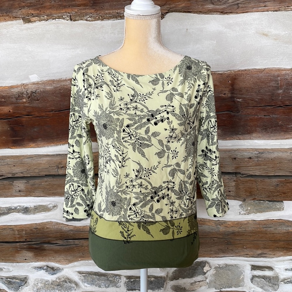 Ann Taylor factory, floral green top, size XS, NWT